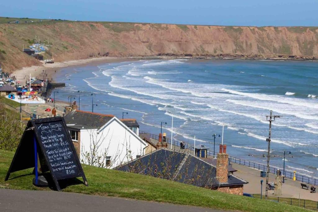 Tidesreach Filey, Sleeps 13, Close To Beach Экстерьер фото
