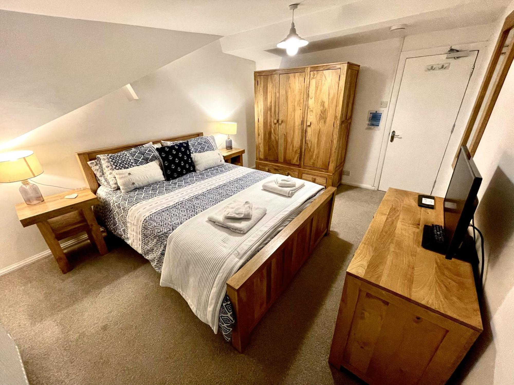 Tidesreach Filey, Sleeps 13, Close To Beach Экстерьер фото